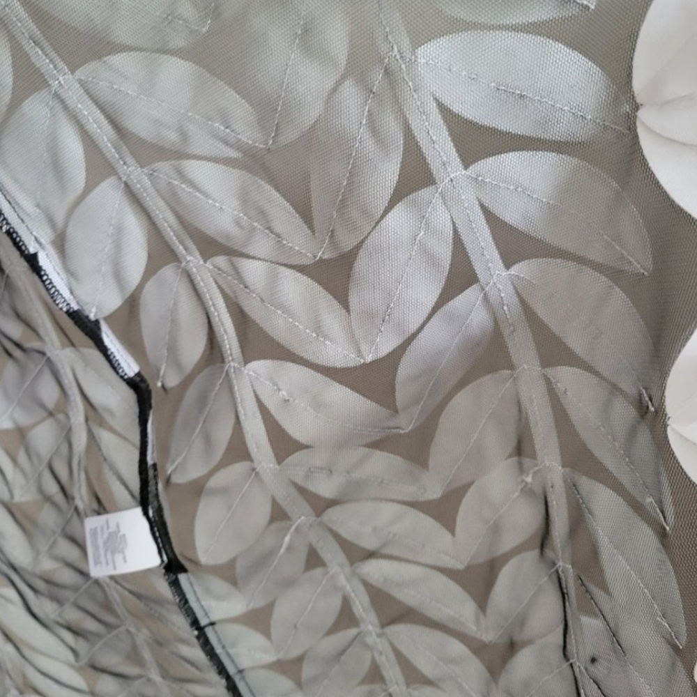STUNNING Faux Leather White Leaf Vest - Picture 4 of 5